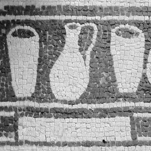 Mosaico arcón con vasijas. Tamaño 36×20 cm. 2400 teselas de 5mm.