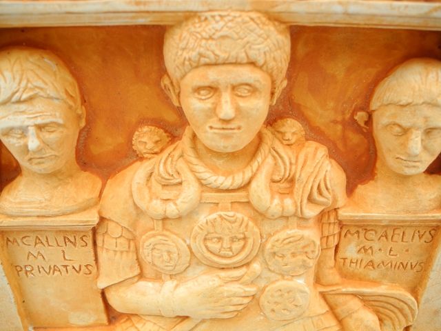 Relieve Centurión Marcus Caelius - Mosaicos y teselas