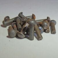 Remaches hierro 3.5x15mm. 100 unidades.