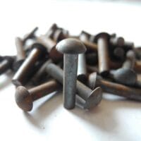 Remaches hierro 3x15mm. 100 unidades.