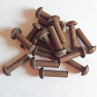 Remaches de hierro 4x15mm. 100 unidades.